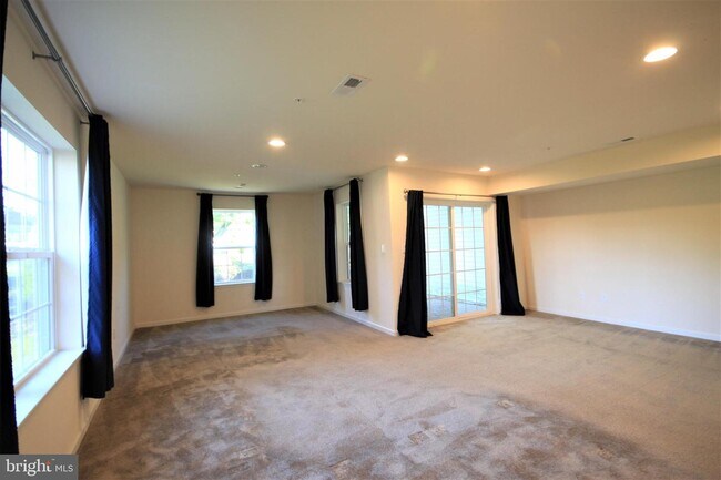 Building Photo - 2233 Evin Dr