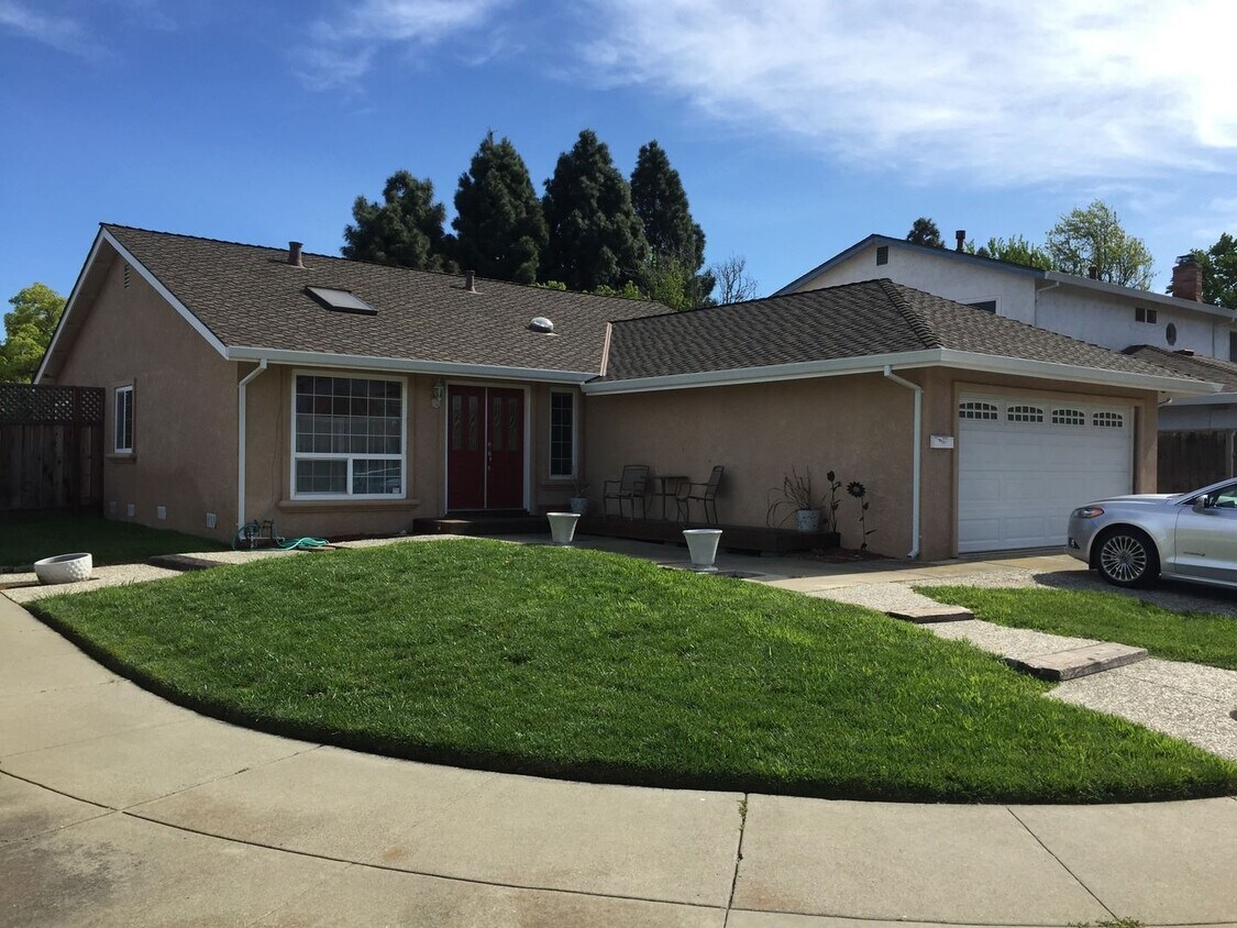 Primary Photo - 3 br, 2 bath House - 36987 REYNOLDS DRIVE