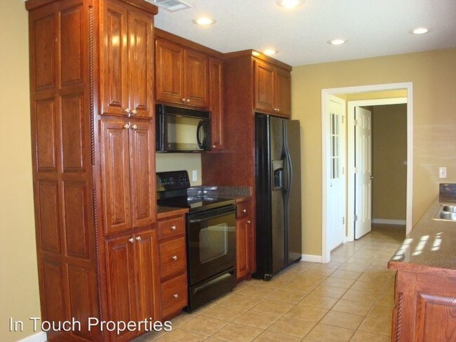 Building Photo - 4 br, 2 bath House - 38 Oak Street