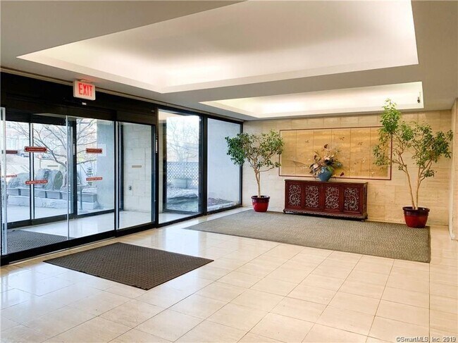 Building Photo - 60 Strawberry Hill Ave