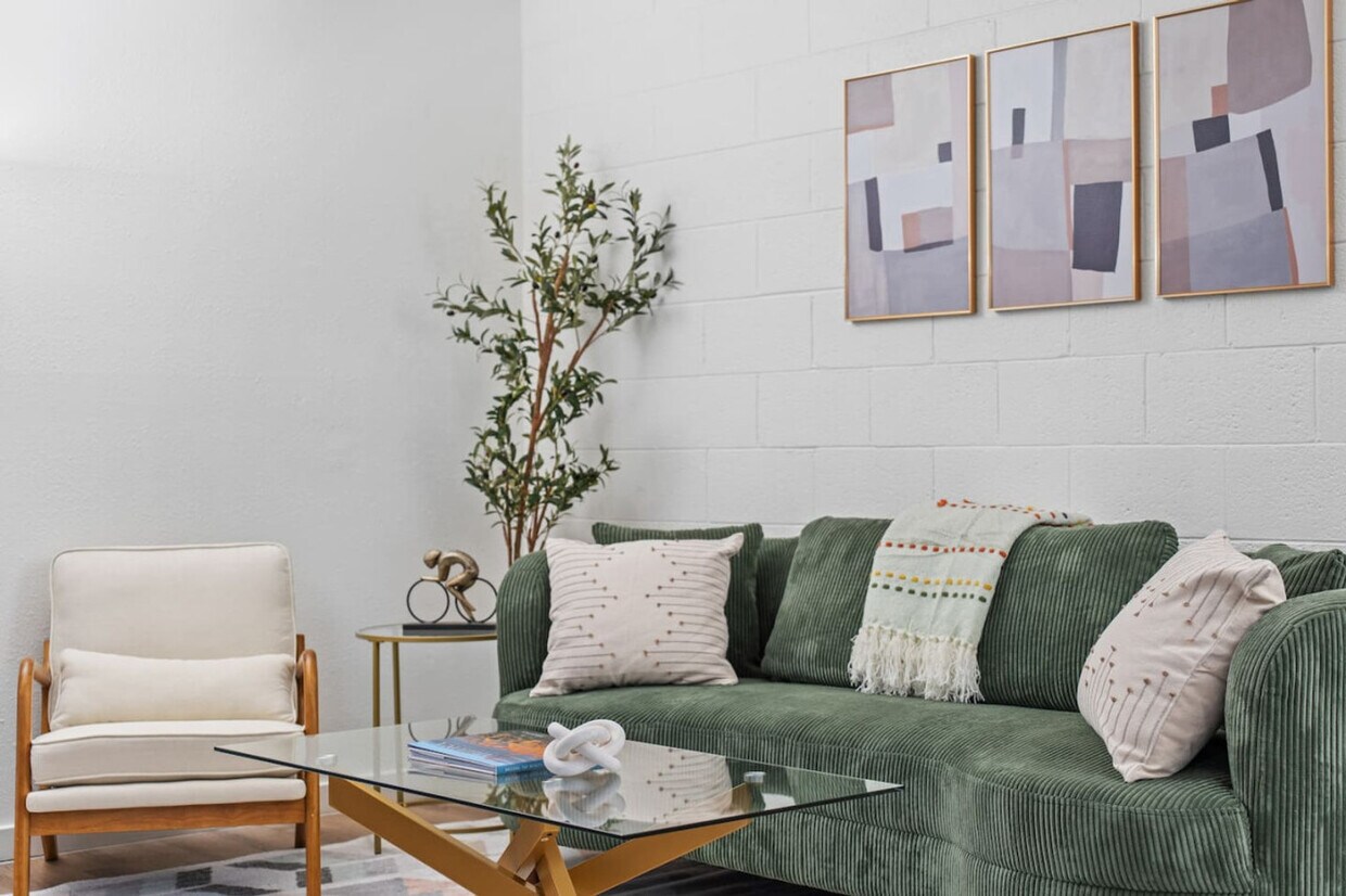 Primary Photo - 1741 S Mill Ave