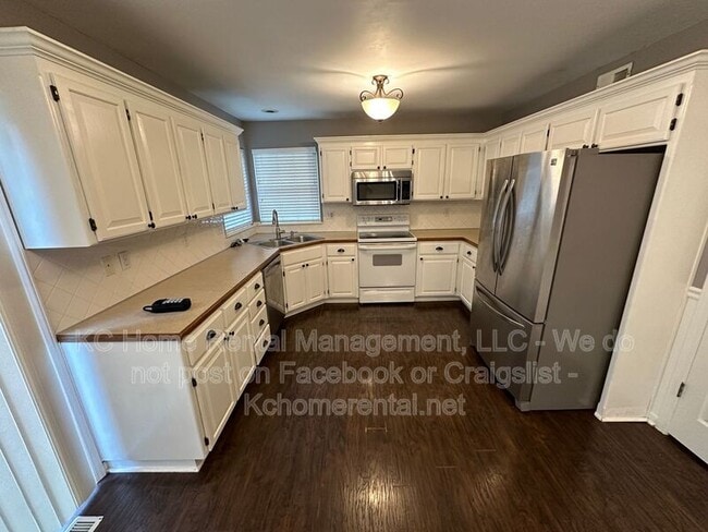 Foto del edificio - 625 NW Rosaceae Dr