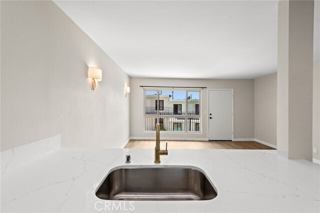 Foto principal - 6679 Linda Vista Rd