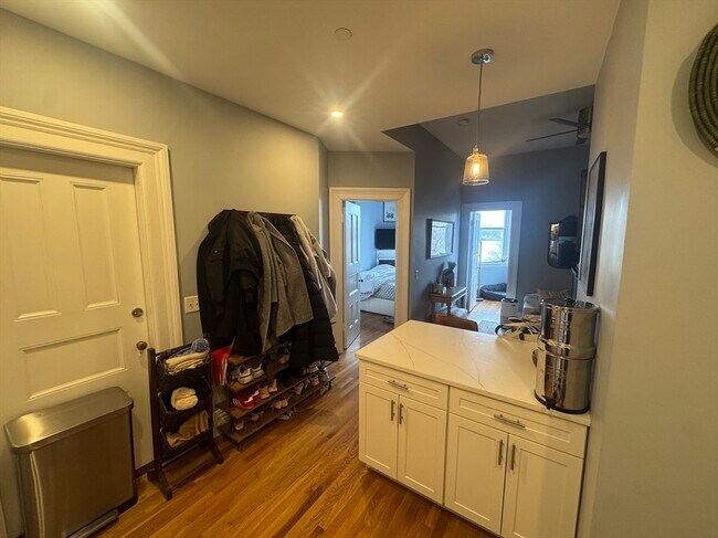 Building Photo - 464 Beacon St