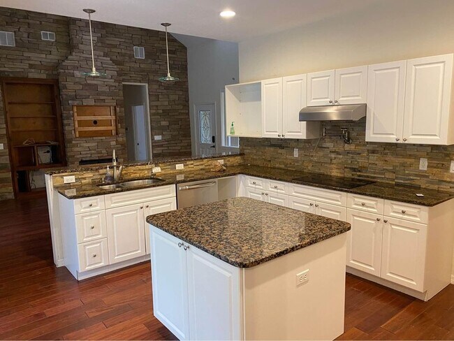 Building Photo - 17310 Amber Sweet Ln