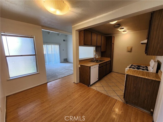 Foto del edificio - 6351 Riverside Dr