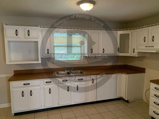 Building Photo - 108 Moonglow Dr