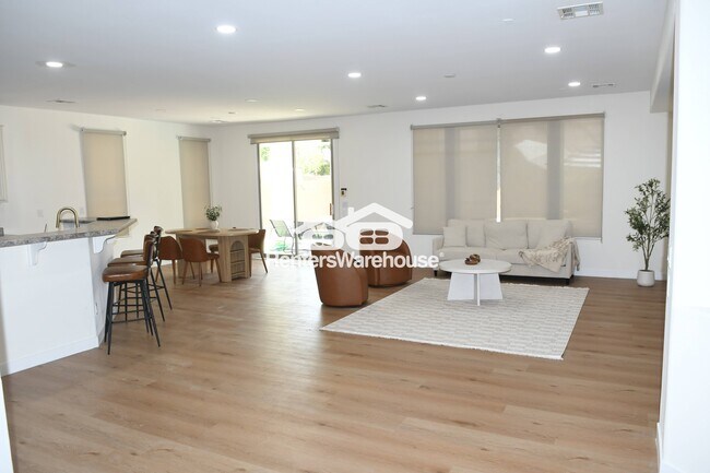 Foto del edificio - 10413 W Roanoke Ave