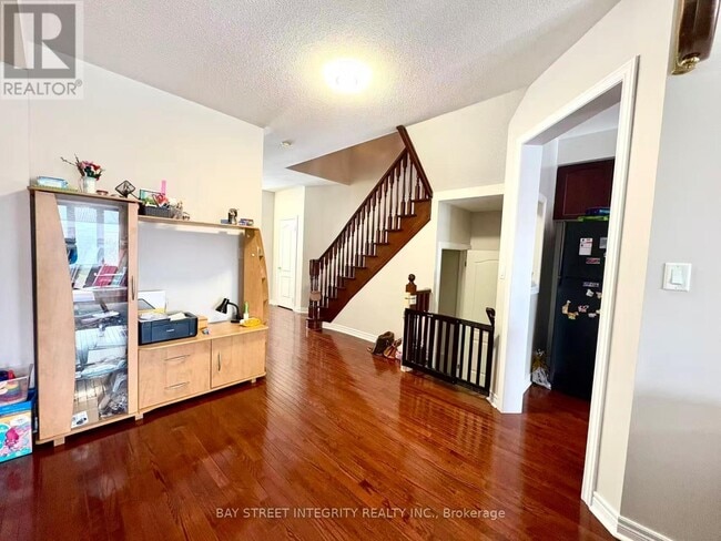 Building Photo - 8 Townwood Dr