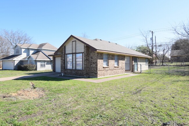 Foto del edificio - 2304 Bluejay Dr