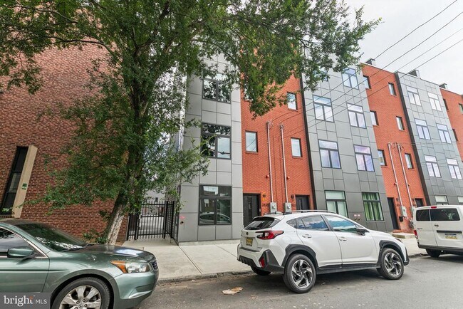 Building Photo - 2835 Edgemont St