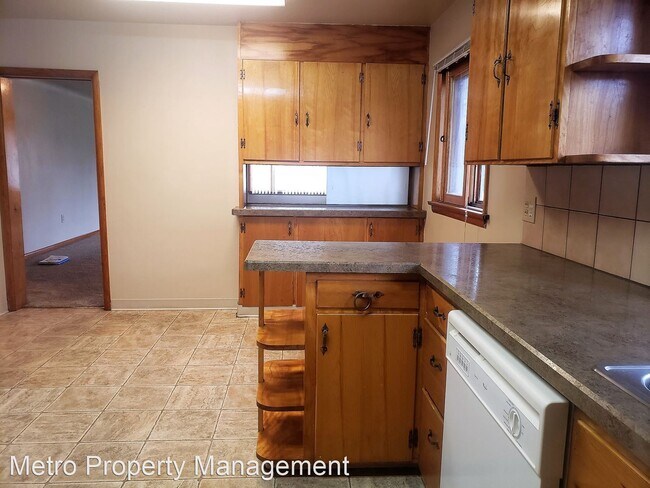 Building Photo - 4 br, 2 bath House - 526 Parkhill Dr