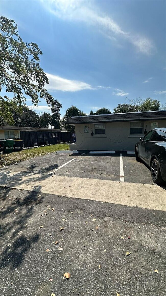 Building Photo - COLLEGE TRACT