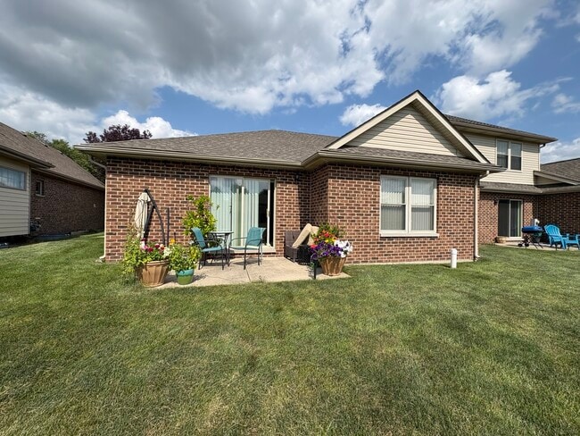 Building Photo - 655 N Edgemere Dr