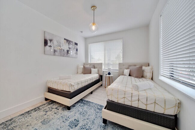 Foto del edificio - 2166 SW 14th Terrace