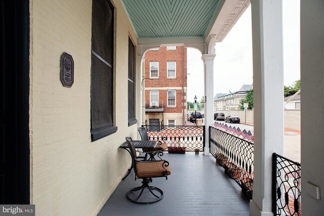 Building Photo - 219 Hanover St