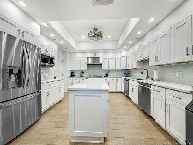 Building Photo - 8750 S Ocean Dr