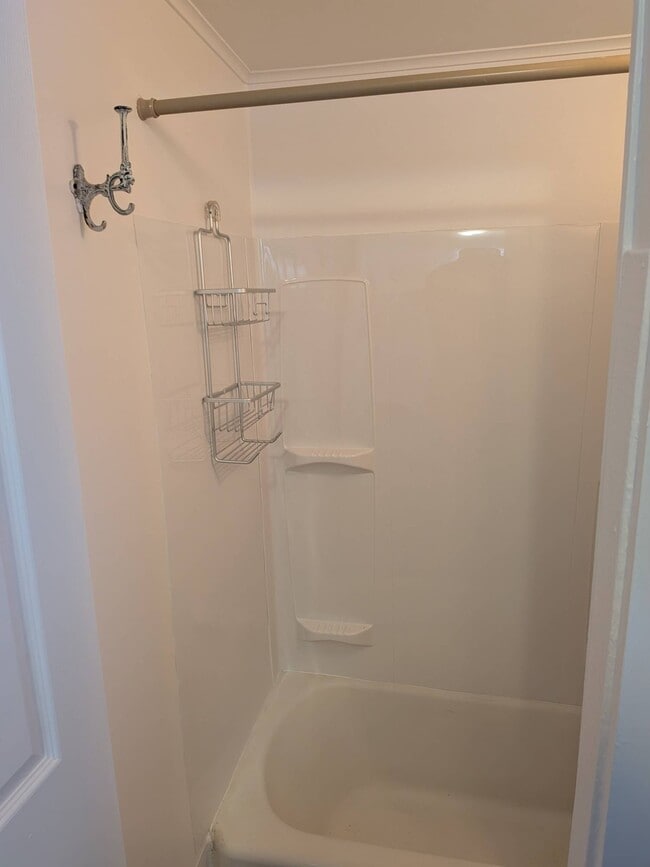 Building Photo - 42 Quaid Ave