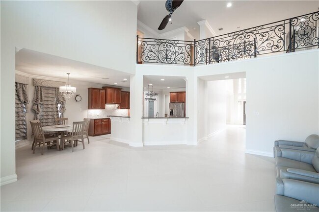 Building Photo - 2405 San Alejandro St