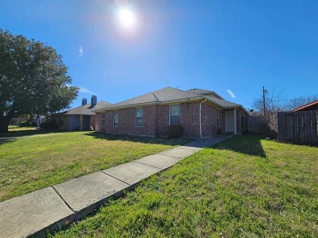 Primary Photo - 1437 N Bluegrove Rd