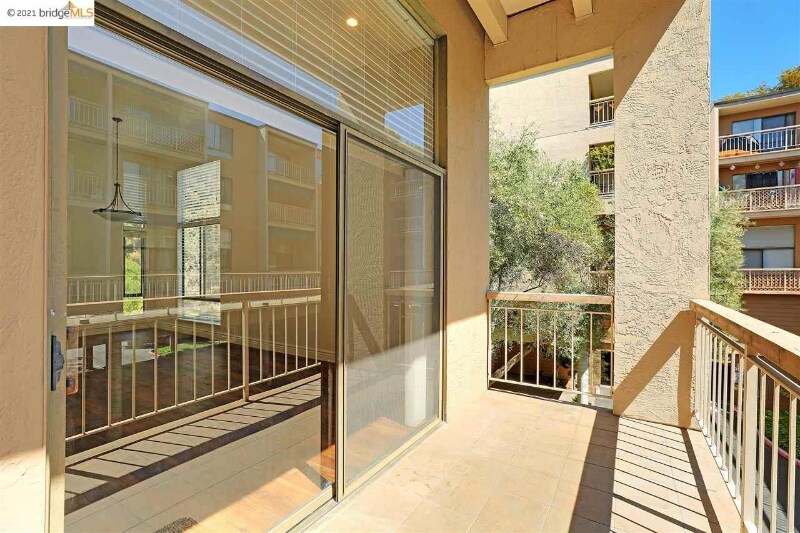 Foto principal - 310 N Civic Dr