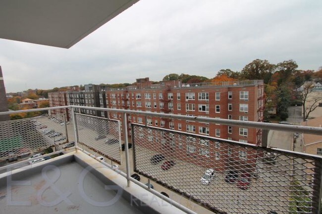 Foto del edificio - 183-11 Hillside Avenue