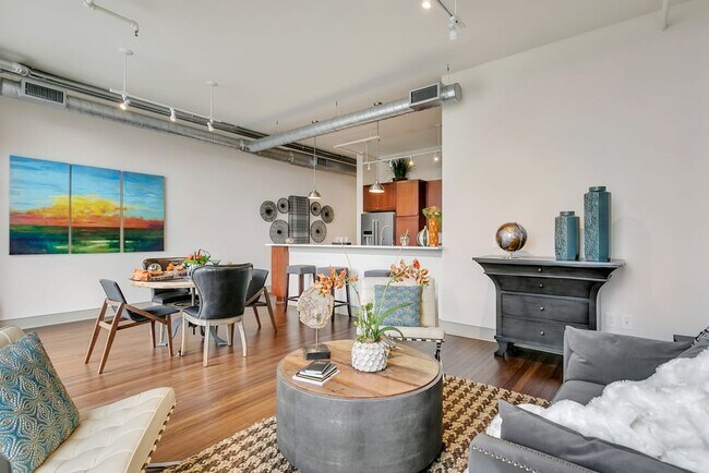 Building Photo - Hyponotizing 2Br