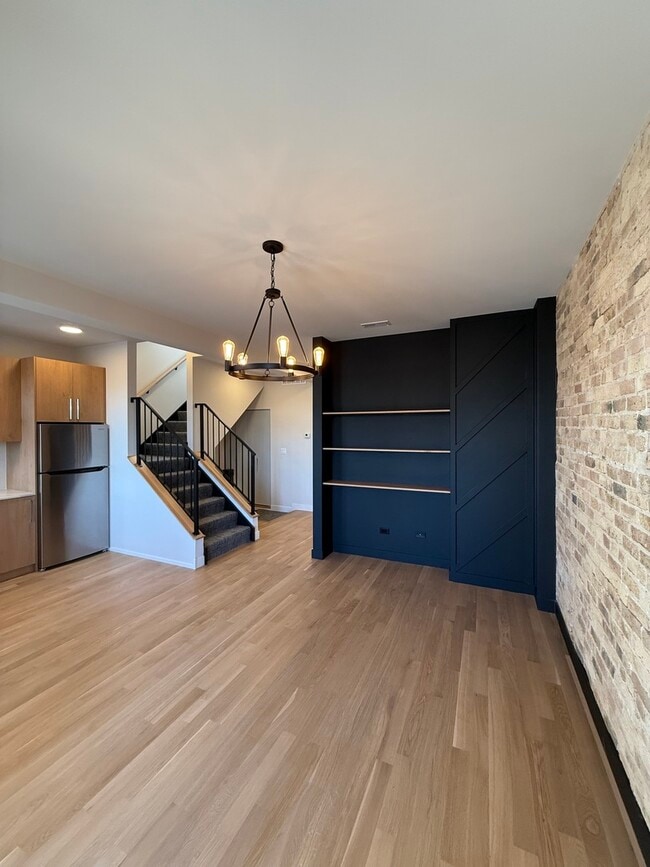 Building Photo - 927 N Mozart St