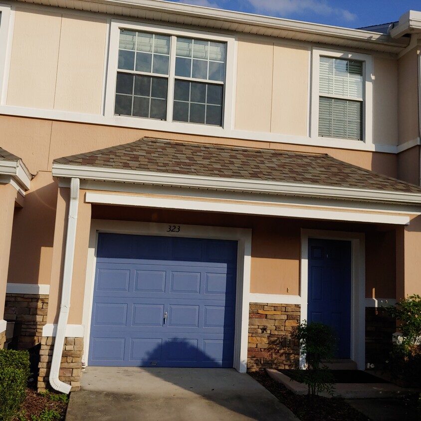Foto principal - 323 Sunstone Ct