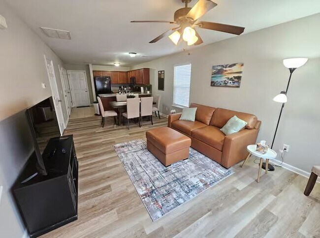 Foto del edificio - 1117 Piney Woods Rd