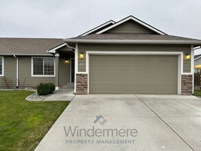 Building Photo - 187 NW Maria St