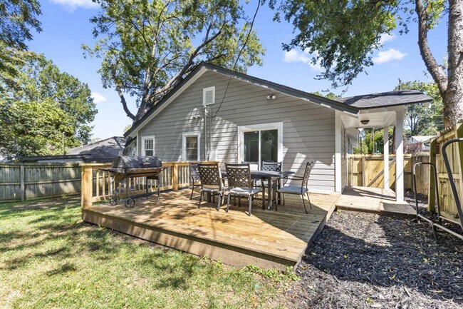 Foto del edificio - 822 Parkwood Ave