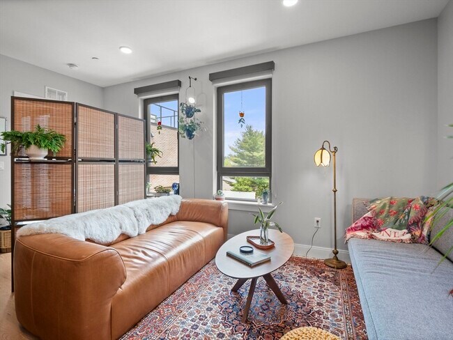 Building Photo - 9 Central St