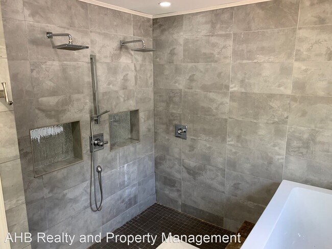 Foto del edificio - 2 br, 2 bath House - 422 Alamance Rd.