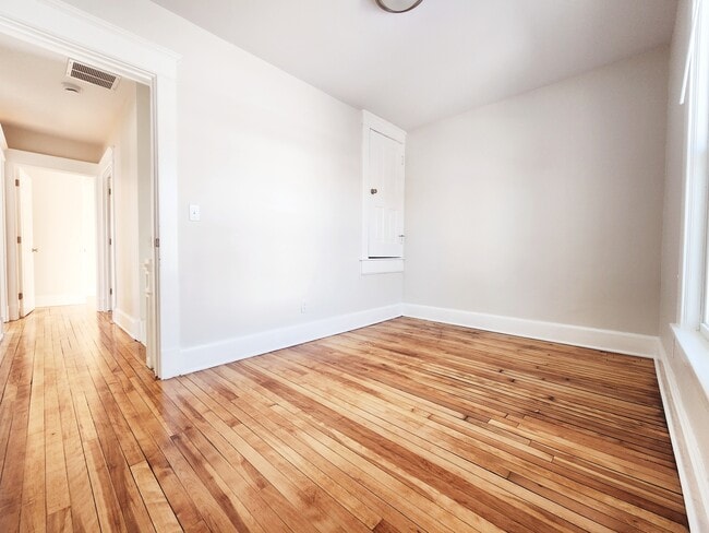 Building Photo - 626 Reaney Ave