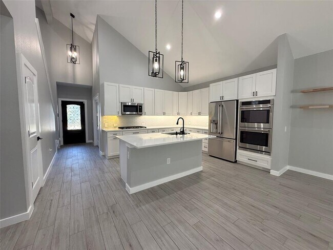 Building Photo - 6609 Ranchito Dr