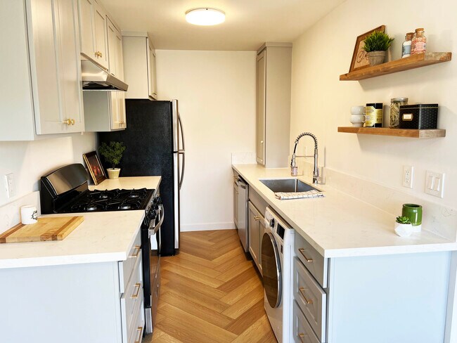 Building Photo - 4438 Vesper Ave