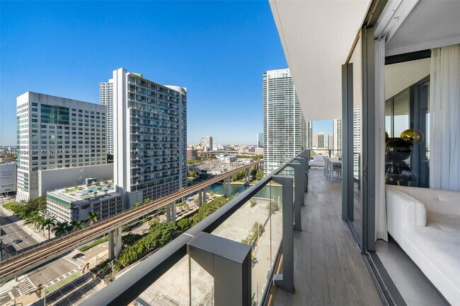 Building Photo - 88 SW 7th St