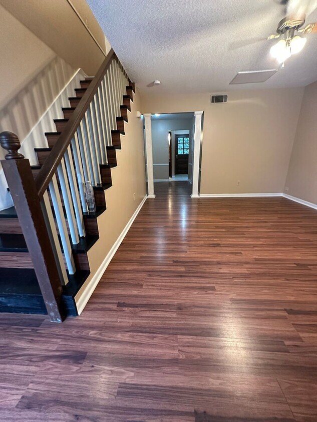 Foto principal - 6293 Teletha Ln