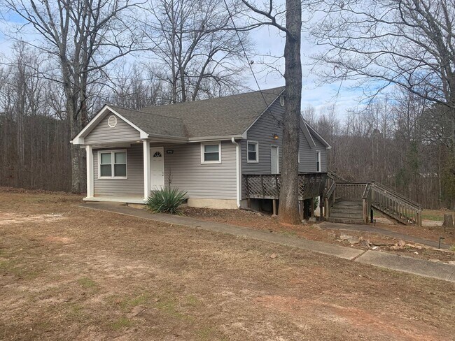 Building Photo - Beautiful Home with Modern, Newly Remodele...