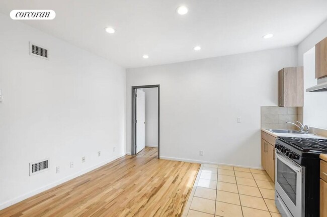 Building Photo - 1627 Park Ave
