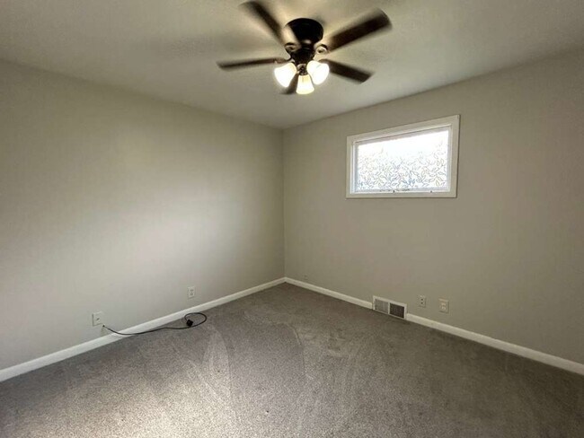 Foto del edificio - Tired of Moving Every Year? This Mentor Ho...