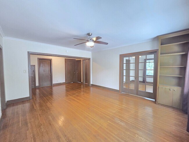 Foto del edificio - 2230 W Pacific Ave