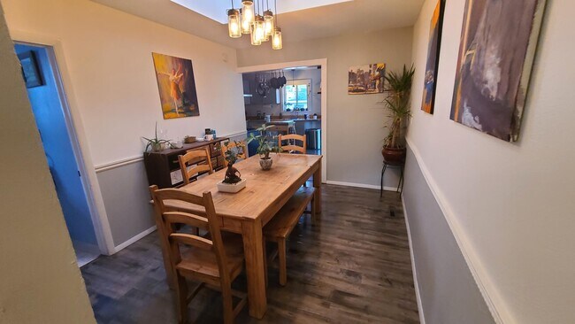 Photo - 811 N El Paso St House