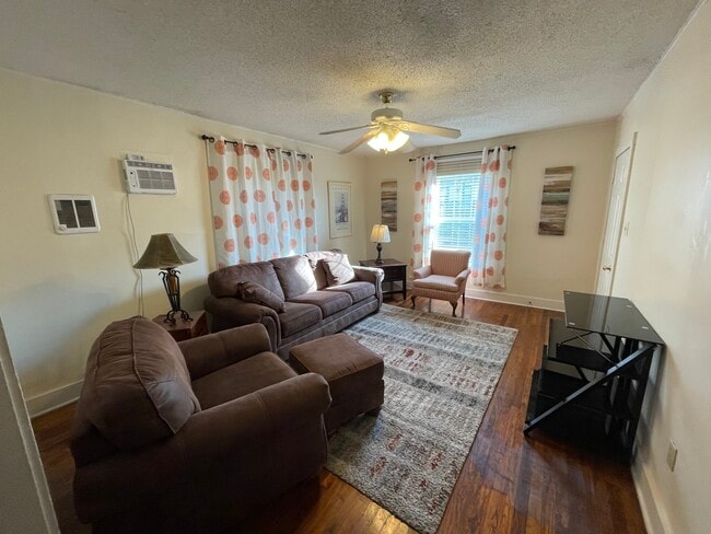 Building Photo - 1315 China St