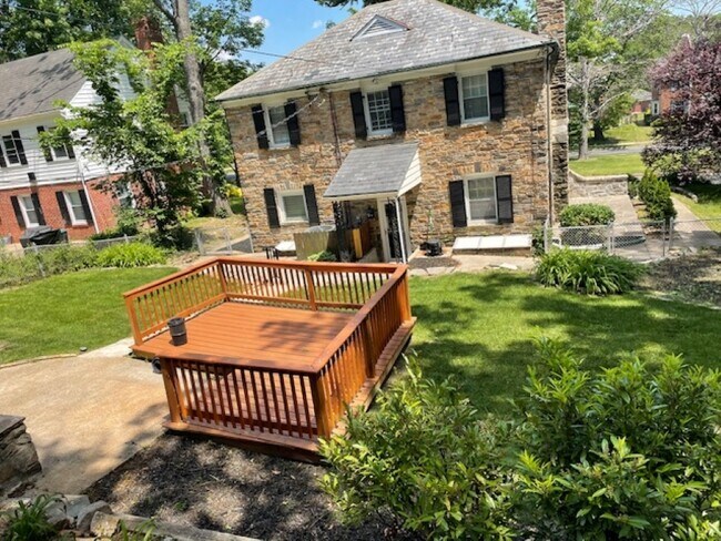 Foto del edificio - 4006 Loch Raven Blvd