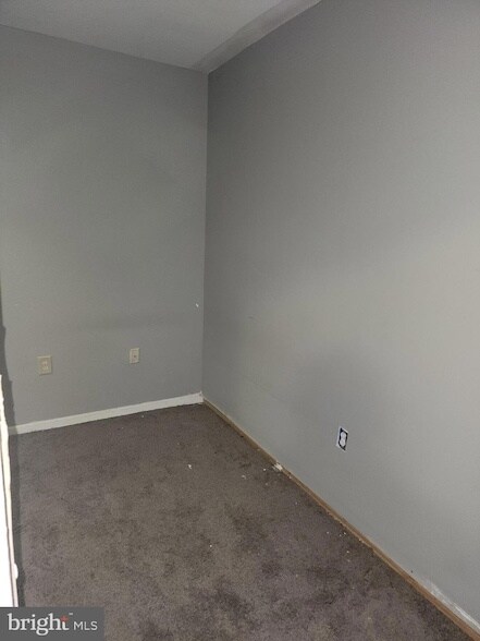 Foto del edificio - 8030-8000 Ditman St