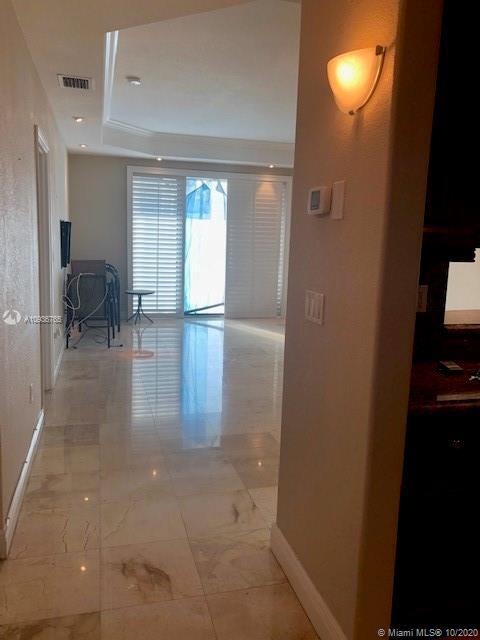 Building Photo - 5701 Collins Ave