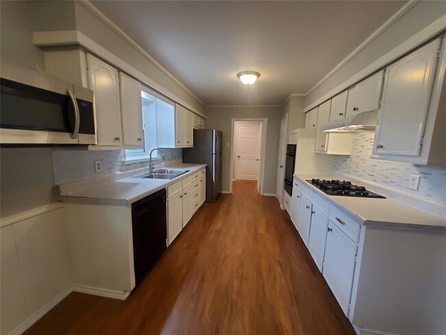 Building Photo - 1213 Kingsbridge Dr