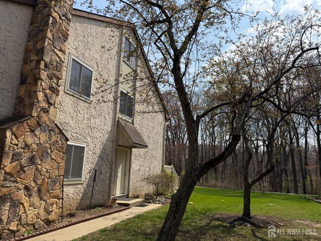 Foto del edificio - 56 Thoreau Dr
